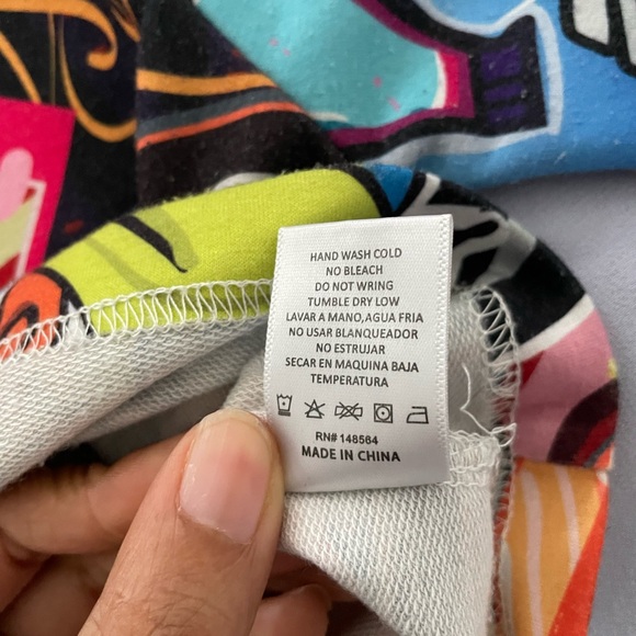 AKIRA graffiti crop top - Picture 4 of 6